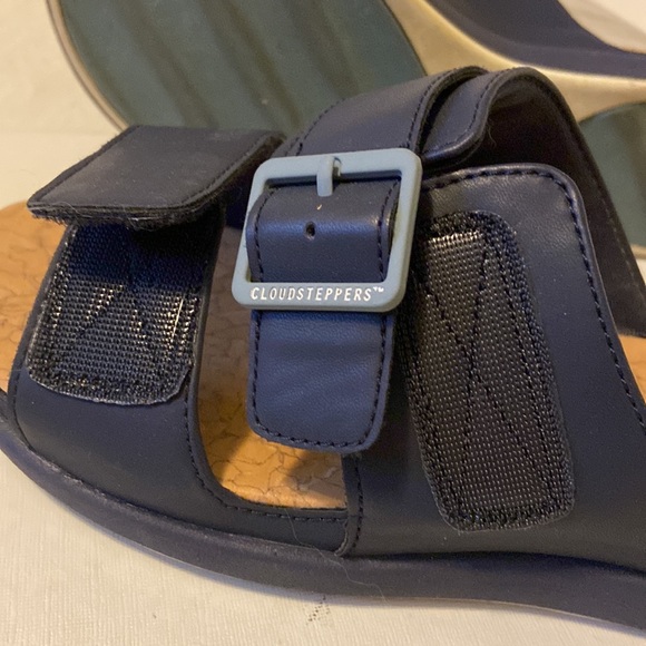 Clark’s Cloudsteppers cushion soft size 7.5. Double Velcro foot straps. - Picture 3 of 8